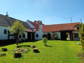 Prodej rodinného domu 5+1 + galerie, Kamenná, část obce Klementice, vjezd, zahrada, CP 2097m2, cena 5890000 CZK / objekt, nabízí 