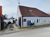 Prodej rodinného domu se dvěma byty 4+1 175 m2, pozemek 429 m2 Dešov, cena 3290000 CZK / objekt, nabízí 